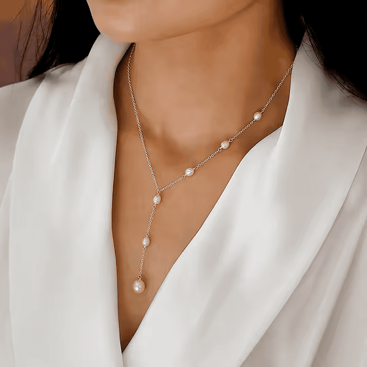 Vintage Inspired Pearl Pendant Necklace
