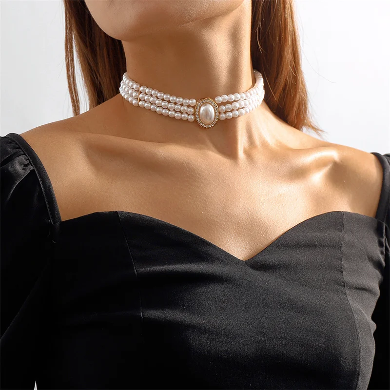 Exquisite Three Luminous Pearl Necklace