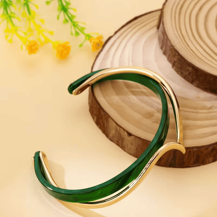 Elegant Emerald Green Wave Bracelet